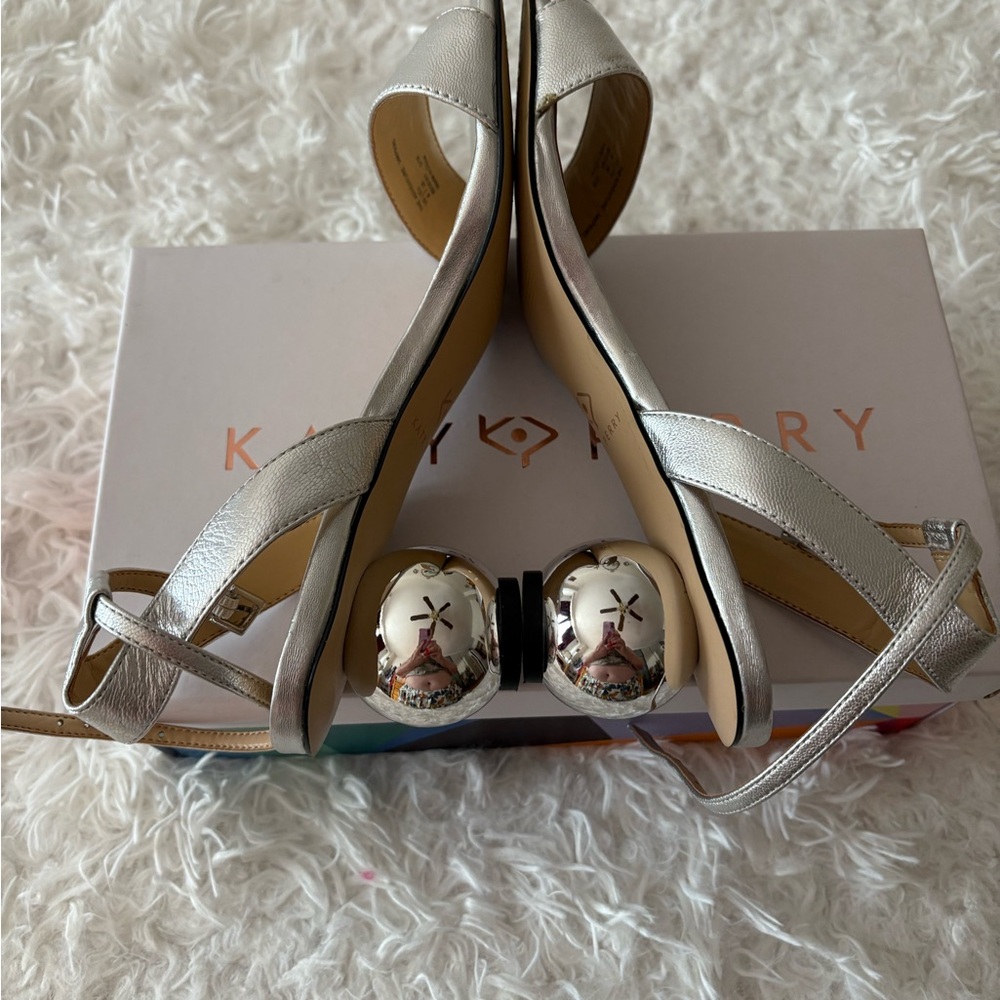 Katy Perry Collections Silver Sandals Elegant Open-Toe Design
Clean wore twice - Picture 9 of 9